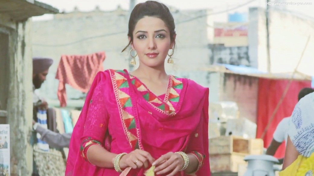 Punjabi-Girl-in-Suit-Wallpapers-for-Desktop